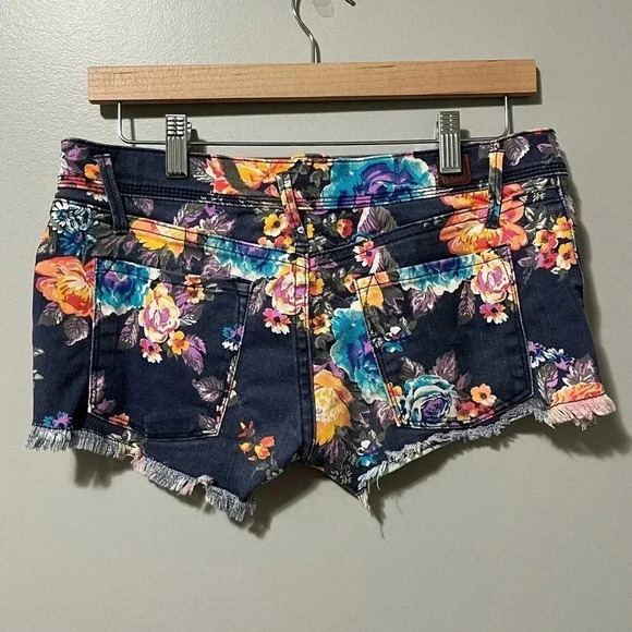 Roxy Denim Floral Print Raw Hem Shorts - Picture 7 of 10